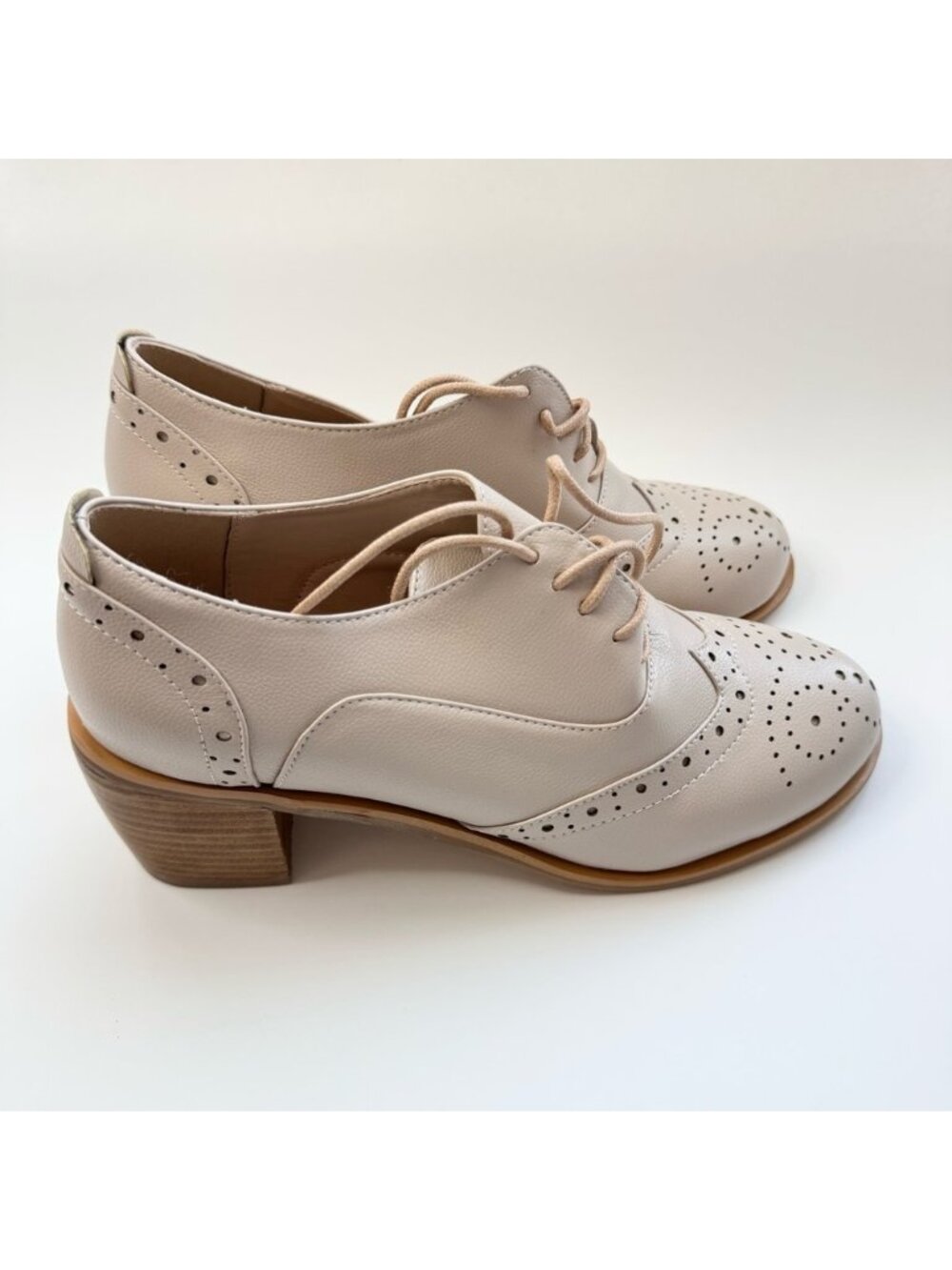 Women's Lace-Up Almond Toe Size 7 Oxfords Heel Beige FOWT